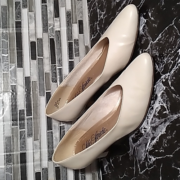 Life Strides cream color pumps heels 👠 8.5 - Picture 1 of 8